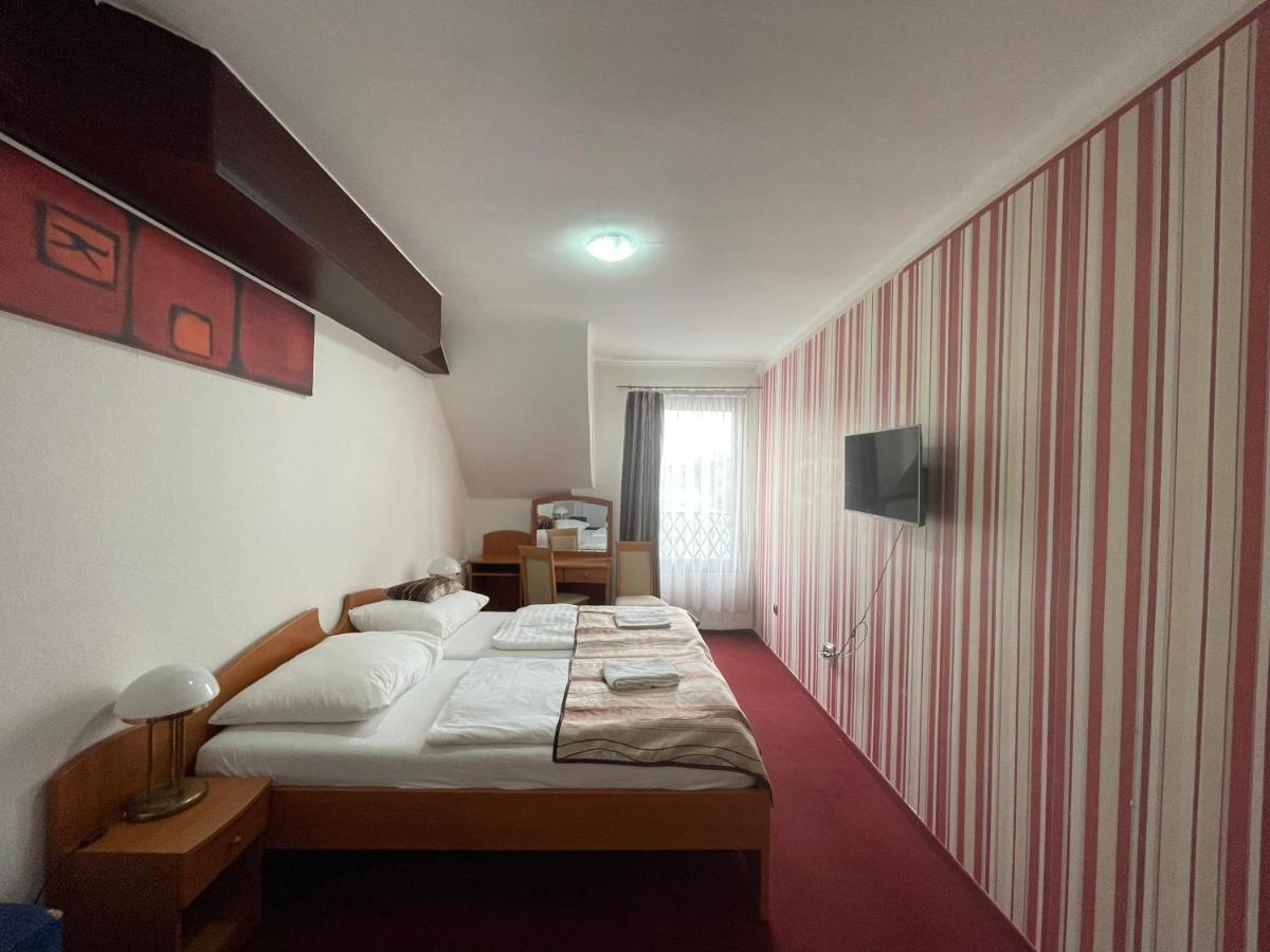 Hotel Minaret&Etterem Eger Exterior photo
