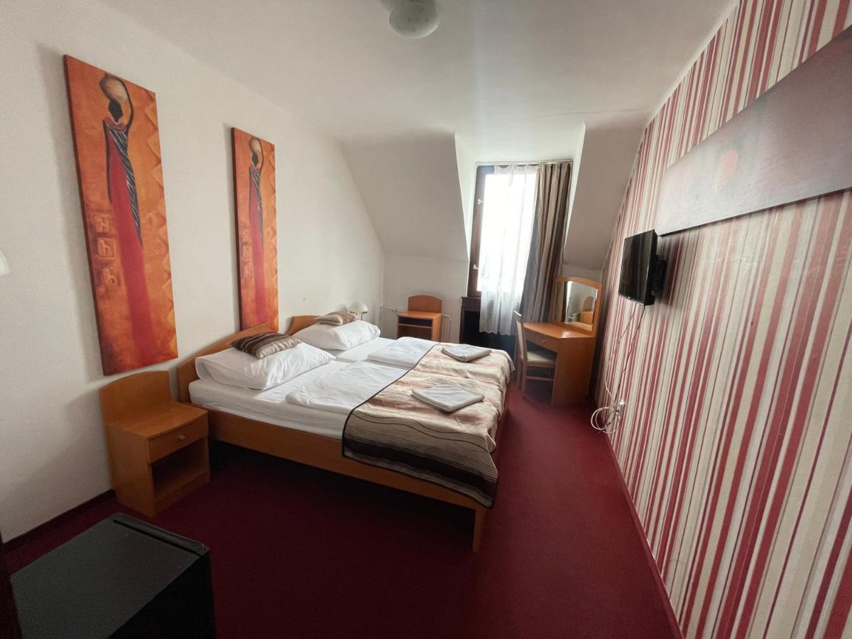 Hotel Minaret&Etterem Eger Exterior photo