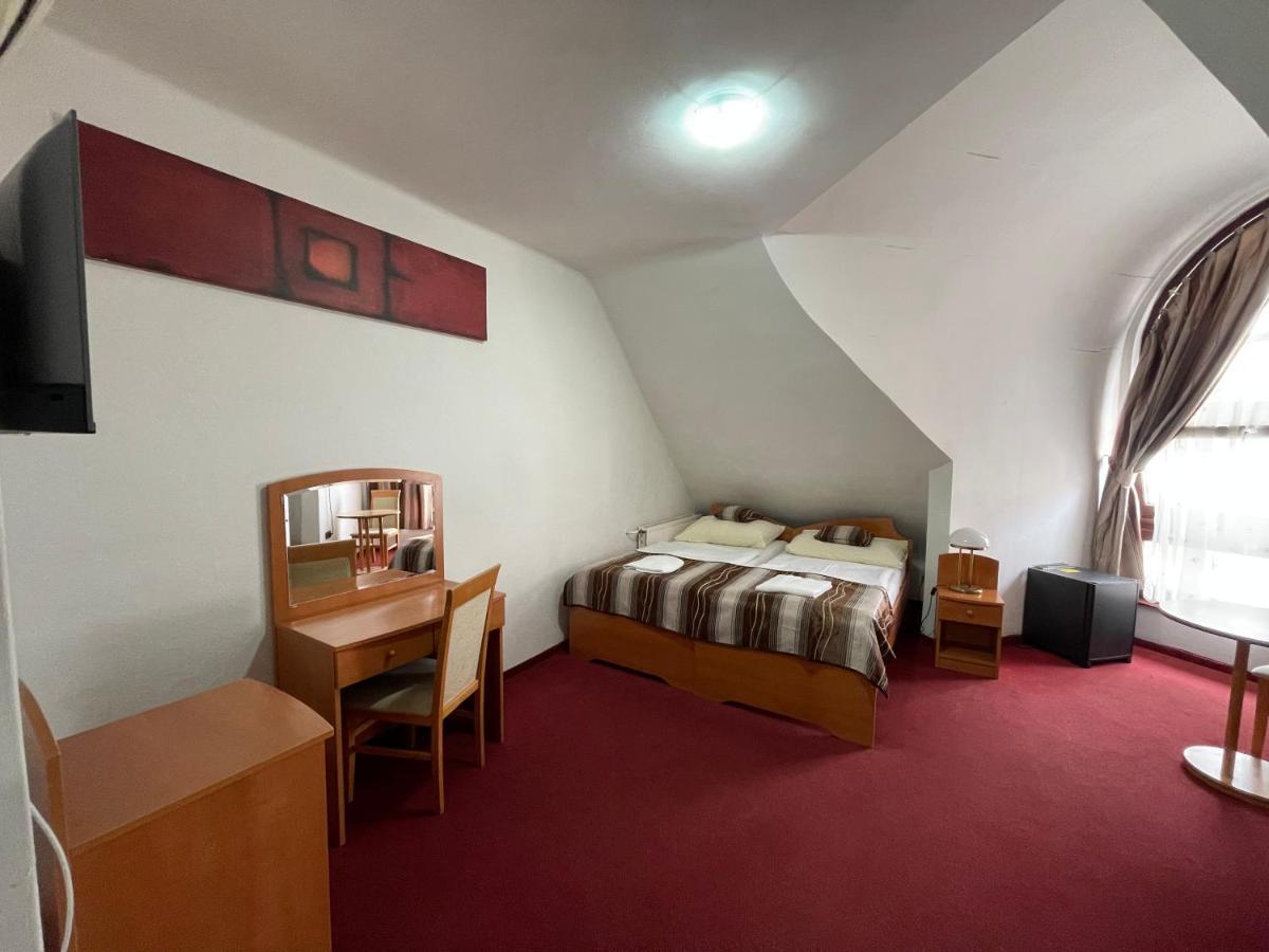 Hotel Minaret&Etterem Eger Exterior photo