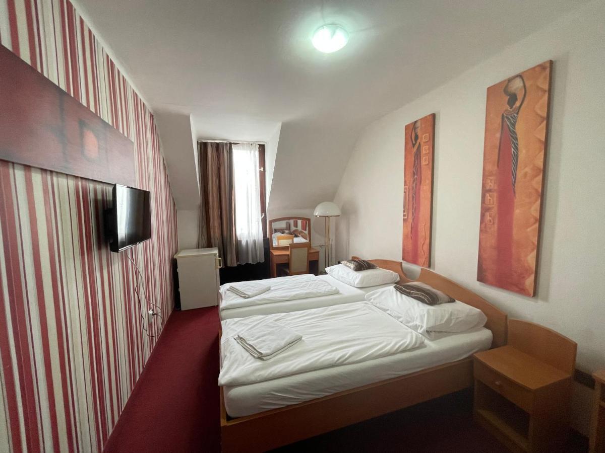 Hotel Minaret&Etterem Eger Exterior photo