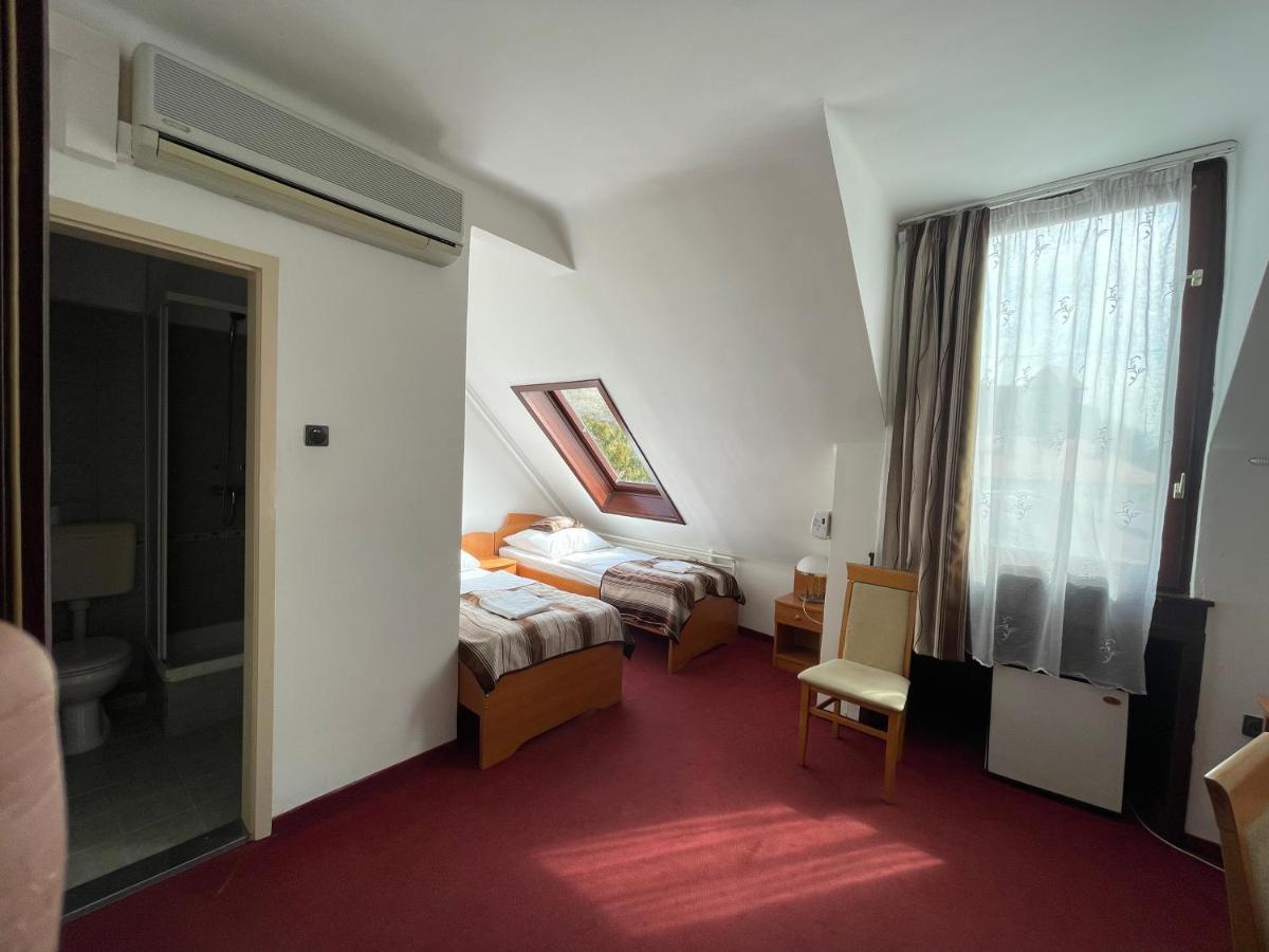 Hotel Minaret&Etterem Eger Exterior photo